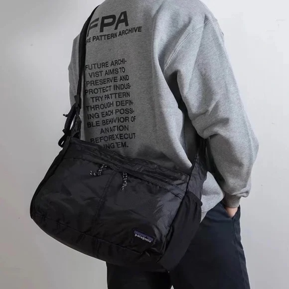 Patagonia Black Crossbody Bag - Picture 2 of 5